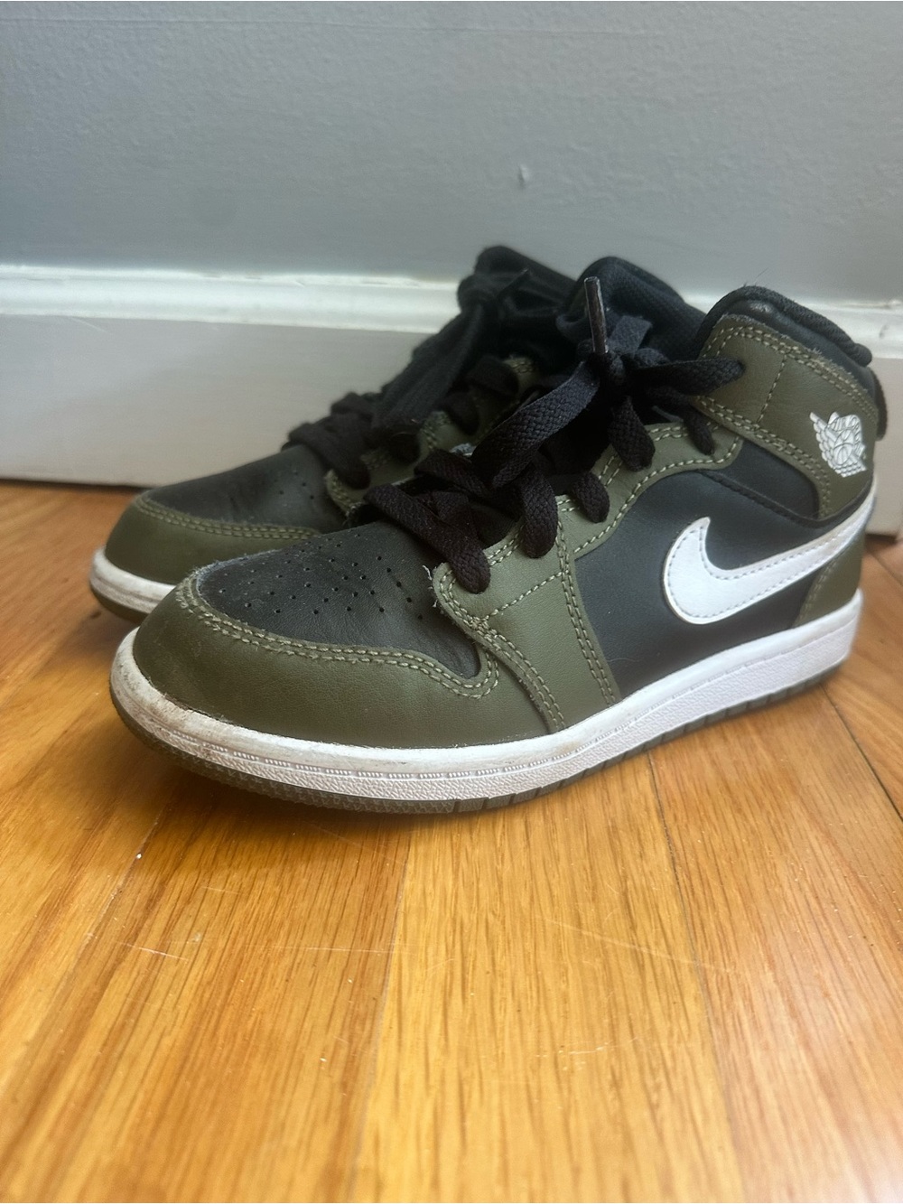 Nike Air Jordan Sneaker in Olive Green, Black & White